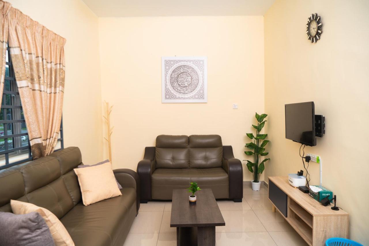 Adorable 3-Bedroom Home With Pool, Wi-Fi And Bbq Rembau ภายนอก รูปภาพ